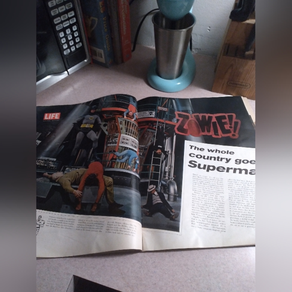 Life Magazine " Batman Issue" - Picture 11 of 11